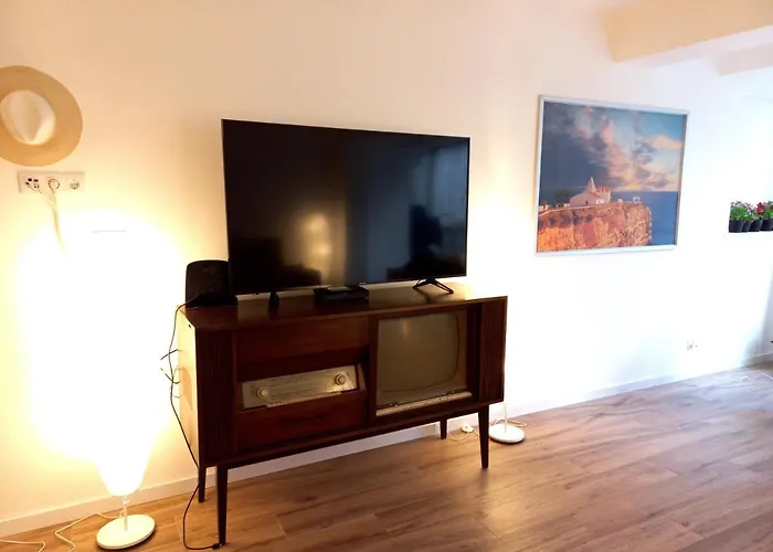 White Pearl Apartment Central Confy Spacious
