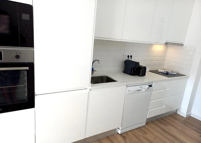 White Pearl Apartment Central Confy Spacious